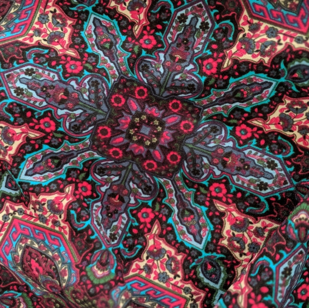 Adorne - Picture 4 of 5